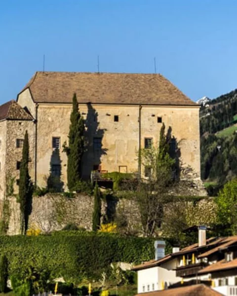 [Translate to Italiano:] Eine Führung durch Schloss Schenna mitmachen