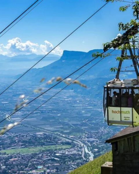[Translate to Italiano:] Mit der Seilbahn auf die Muthöfe fahren