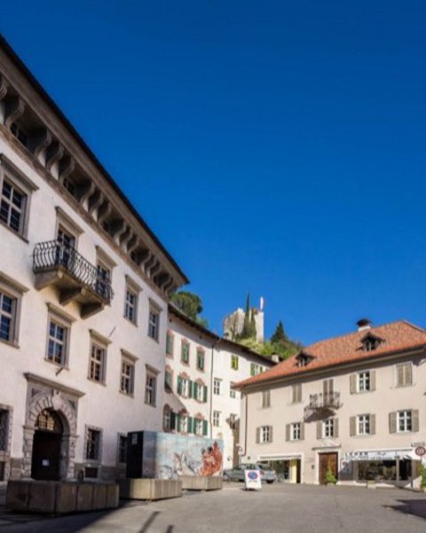 [Translate to Italiano:] steinach platz meran 02088 1024x682