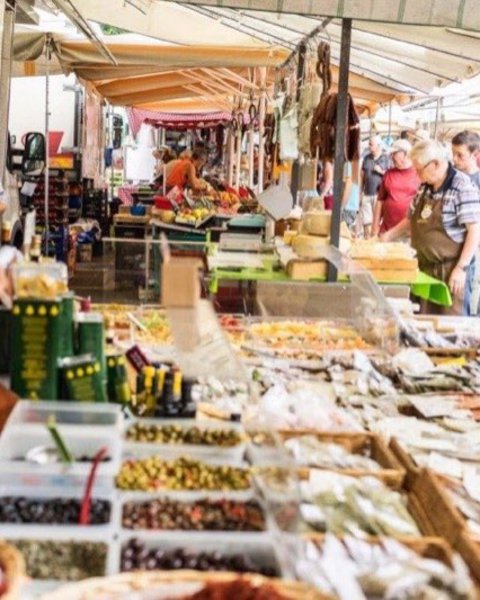 [Translate to Italiano:] freitagsmarkt meran 1 4 1024x683
