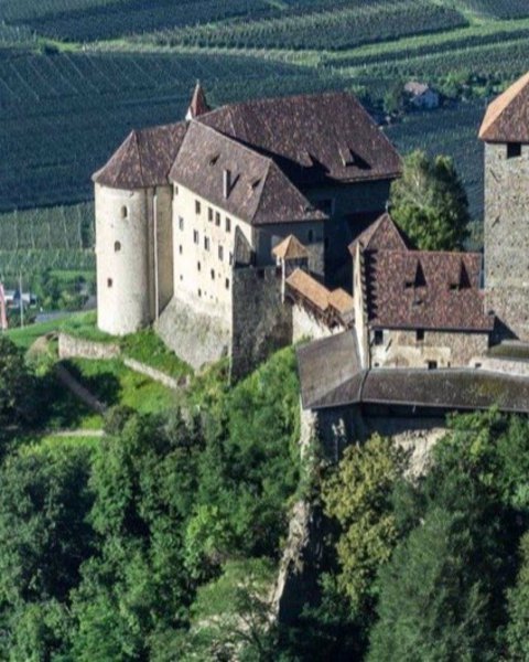 [Translate to Italiano:] schloss tirol 08764