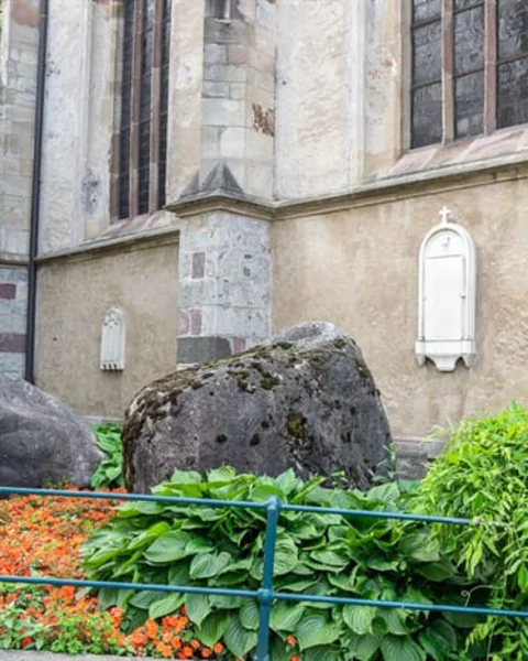 [Translate to Italiano:] steine kirche2