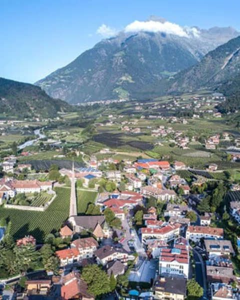 [Translate to Italiano:] Die alte Algunder Pfarrkirche besichtigen